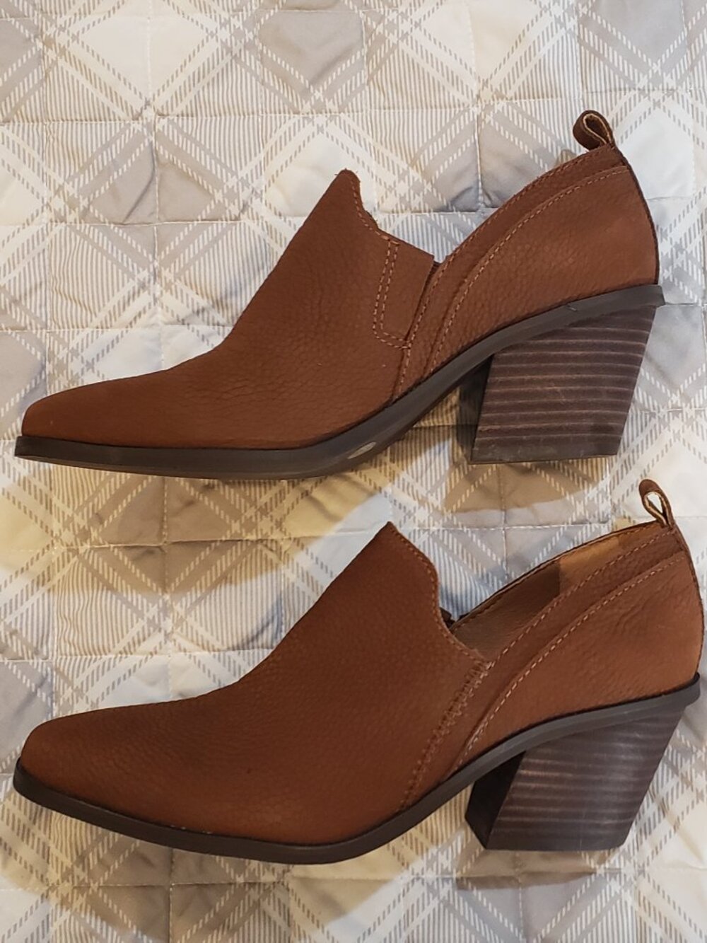 Lucky Brand Brown soft suede leather Vienna ankle Bootie size 7